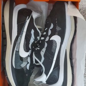 Nike x Sacai Vaporwaffle Black/summit